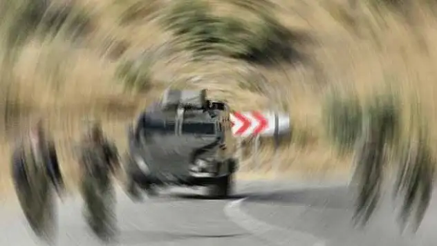 Askeri aracın geçişi sırasında patlama