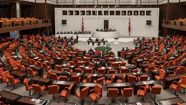Askeri mevzuatta düzenlemeler getiren kanun kabul edildi