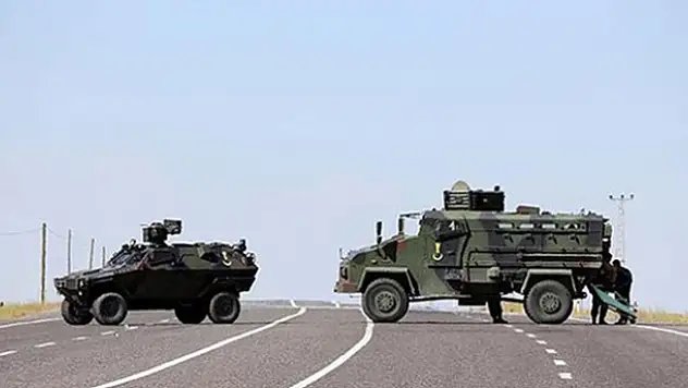 Askerleri taşıyan otomobil kaza yaptı: 1 şehit, 4 yaralı