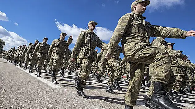 Askerlik süresini 6 aya indiren teklif TBMM'de kabul edildi