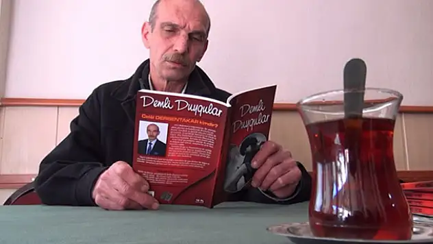 Aşkını çay ocağında şiirlere döken ocakçı kitap çıkardı
