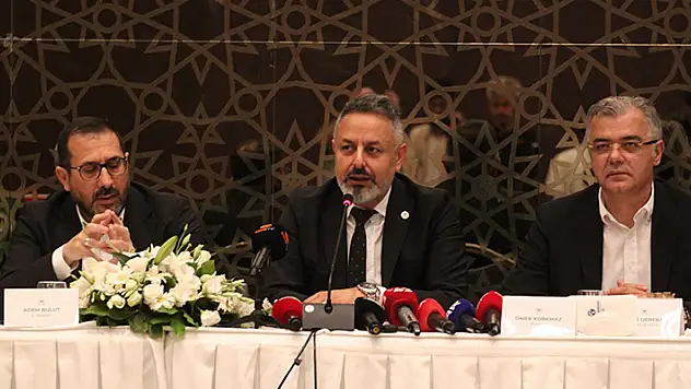Asla karamsar değiliz
