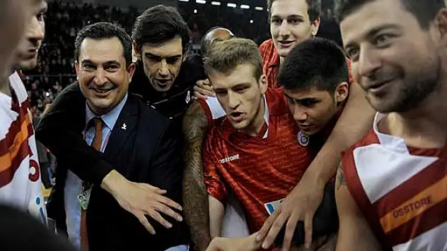 Aslan rövanşı potada aldı!