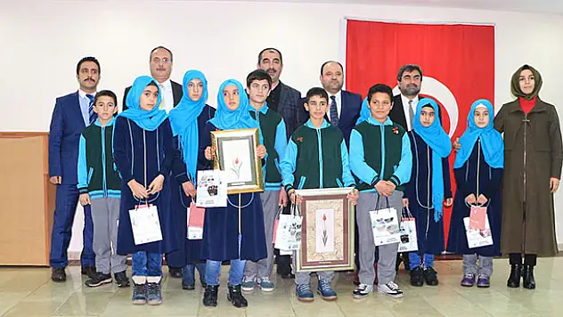Asrın mesajında yarıştılar