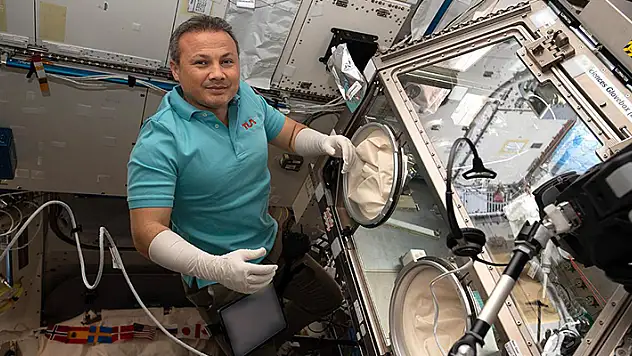 Astronot Gezeravcı, Konya ve öğrencilerle telsizle görüştü
