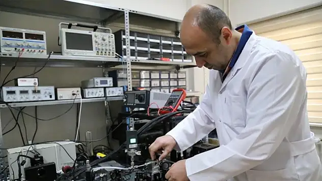 ASÜ'de iğnesiz şeker ölçümü için lazer tabanlı cihaz geliştirildi