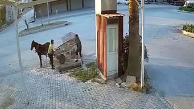 At arabalı hırsızlar mazgalı saniyeler içinde çaldı
