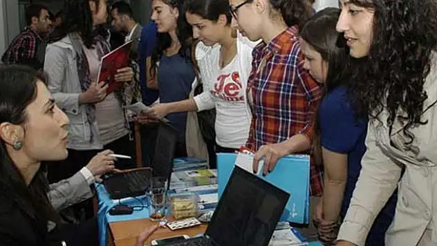 Atama bekleyenlere müjde! 3 bin kadro açılıyor