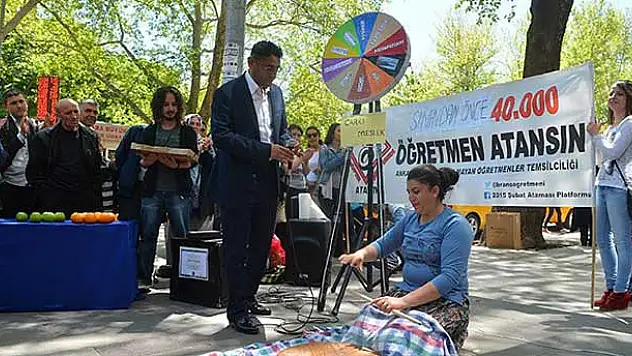 Atanamayan öğretmen adaylarından protesto