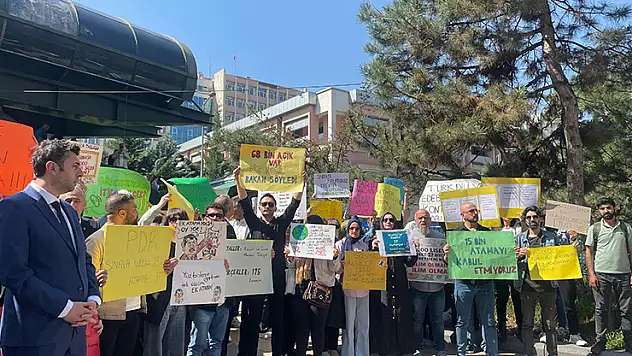 Atanamayan öğretmenlerden MEB önünde basın açıklaması