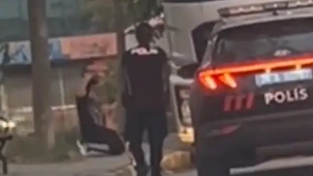 Ataşehir'de denetime takılan kişi silahı vermemek için intihara kalkıştı