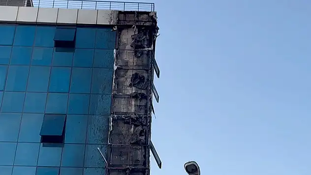 Ataşehir'de iş merkezinde çıkan yangın söndürüldü
