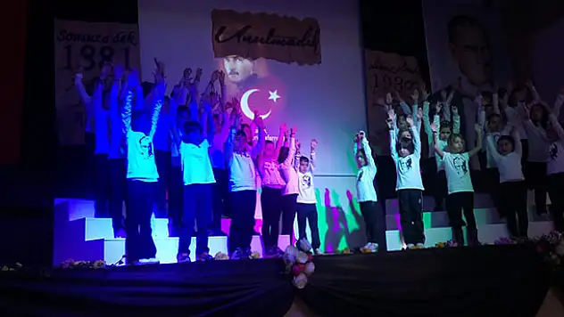 Atatürk saygı ve minnetle anıldı