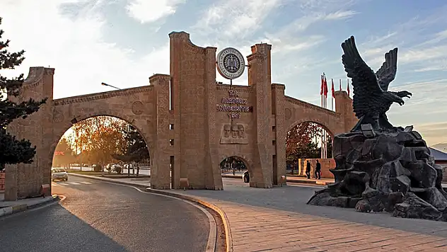 Atatürk Üniversitesi 100 sözleşmeli personel alacak
