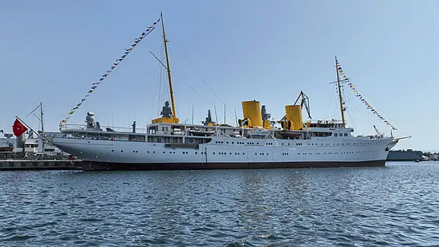 Atatürk'ün manevi mirası Savarona yatı, İstanbul Boğazı'nda yapılacak geçiş törenine hazır