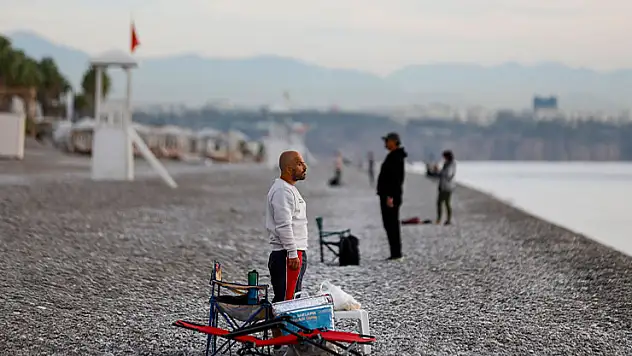 Ata'ya denizde saygı duruşu