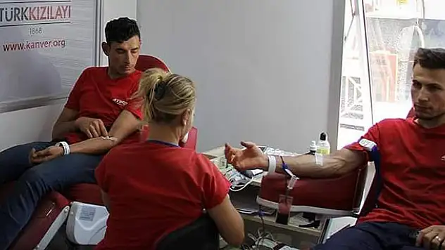 Atiker'den Kızılay'a kan bağışı