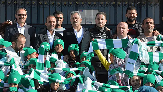 Atiker Konyaspor 300 çocuğu sevindirdi