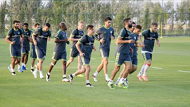 Atiker Konyaspor'da Jens Jonsson ilk antremanına çıktı