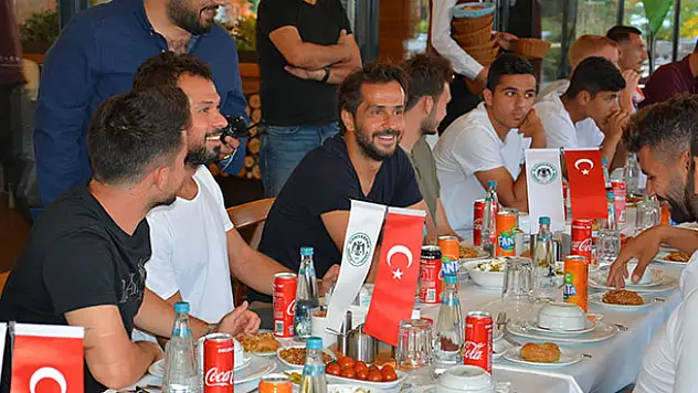 Atiker Konyaspor'da moral yemeği