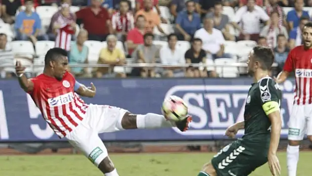 Atiker Konyaspor'dan Antalyaspor'a darbe