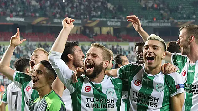 Atiker Konyaspor-Guimares maçında İzmir Marşı