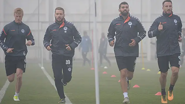 Atiker Konyaspor sis altında çalıştı