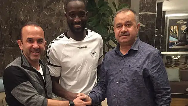 Atiker Konyaspor, Yatabare ile 2.5 yıllık sözleşme imzaladı