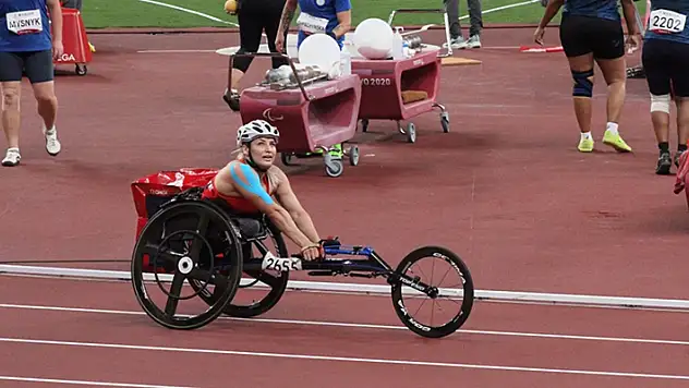 Atletizm kadınlar 400 metre T53 kategorisinde Hamide Doğangün finale çıktı
