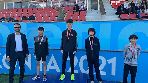 Atletizmde okullar yarıştı
