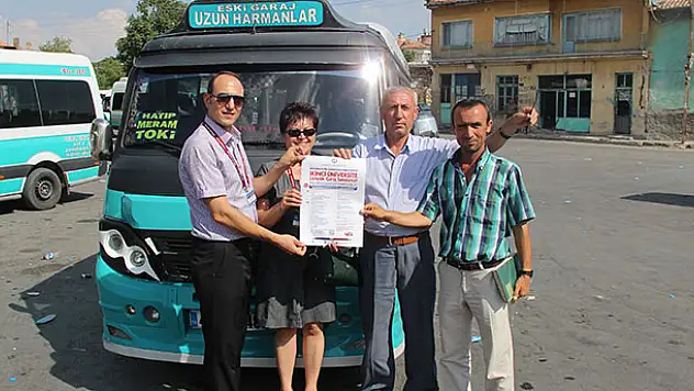 AÜ, Konya'da dolmuşlara sınavsız ikinci üniversite tanıtım afişleri astı
