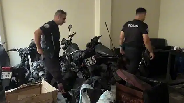 Avcılar'da motosiklet tamirhanesi uyuşturucu imalathanesi çıktı