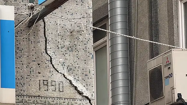 Avcılar'da üç bina tahliye edildikten sonra mühürlendi