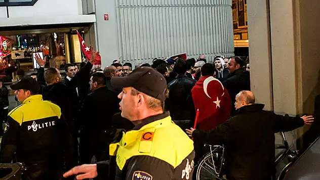 Avrupa basını Hollanda'ya kör oldu