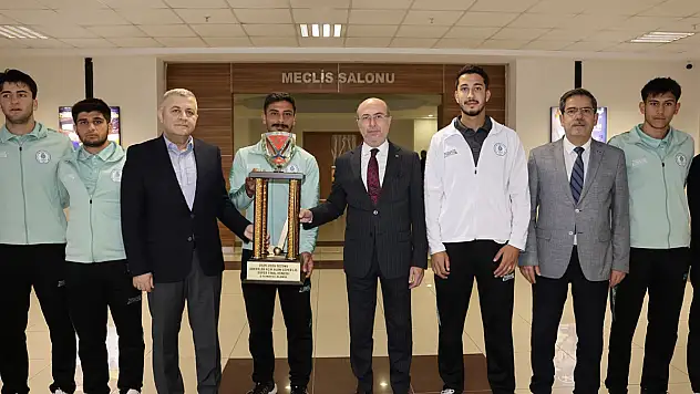 Avrupa bileti alan sporcular, Pekyatırmacı'yı ziyaret etti