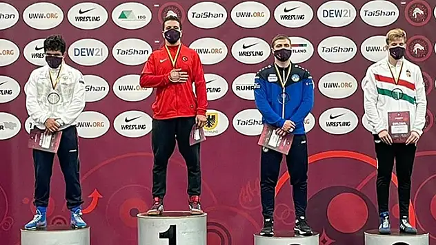 Avrupa Gençler Güreş Şampiyonası'nda Polat Polatçı'dan altın madalya
