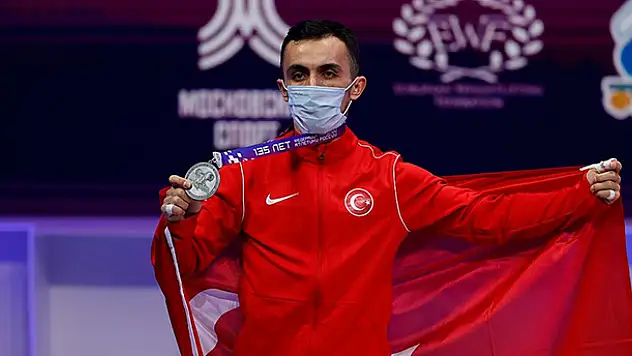 Avrupa Halter Şampiyonası'nda milli haltercilerden 3 madalya