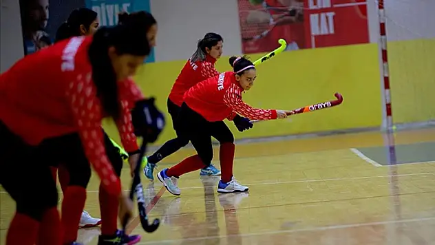 Avrupa Şampiyonası'na hazırlanan kadın hokeyciler, Portekiz'e madalya hedefiyle gidecek