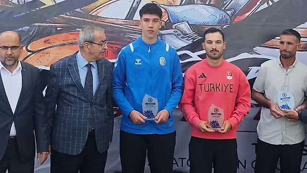 Avrupa üçüncüsü Büyükşehirli pedala 'Yılın Sporcusu' ödülü