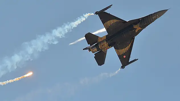 Avrupa'nın en gelişmiş savaş uçağı Konya'ya iniş yaptı