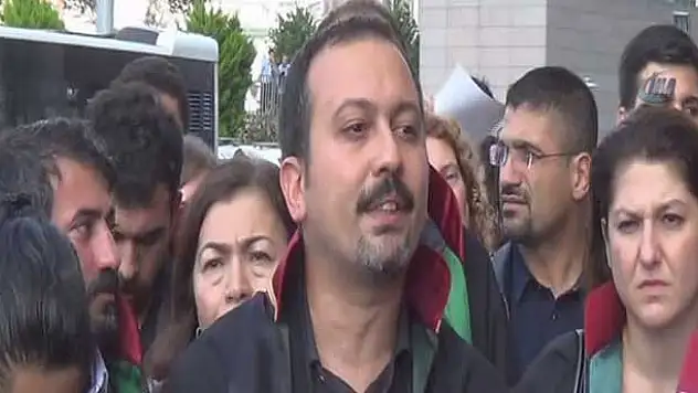 Avukatlardan adliye içinde 'Ankara' protestosu