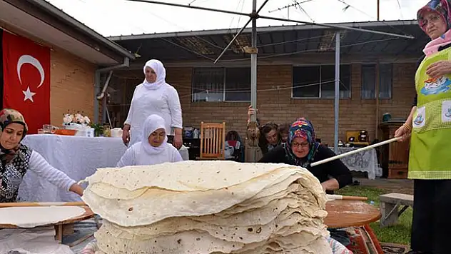 Avustralyalı Türkler 'yufka ekmek' geleneğini sürdürüyor