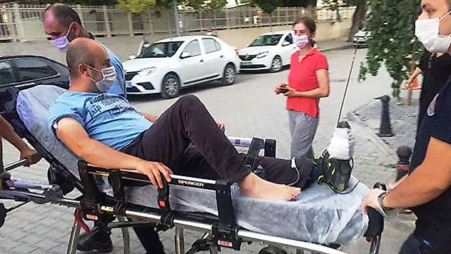 Ayağına saplanan şiş hastanelik etti