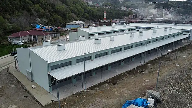 Ayancık'ta afetzedeler için yapılan yeni iş yerlerinin inşası tamamlandı
