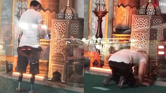 Ayasofya Camii'nde protez ayaklarıyla namaz kılan gencin görüntüsü duygulandırdı