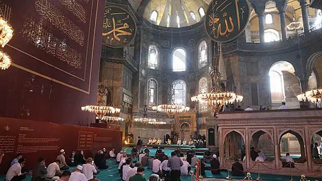 Ayasofya-i Kebir Cami-i Şerifi'nde 86 yıl sonra ilk cuma namazı