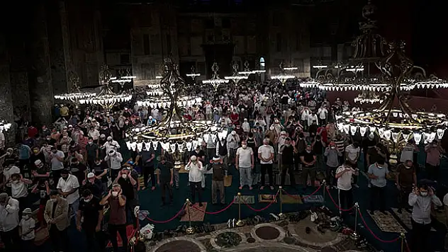 Ayasofya-i Kebir Cami-i Şerifi'nde ilk sabah namazı kılındı