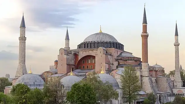 Ayasofya için karar! 15 Ocak'tan itibaren turistlere ücretli olacak