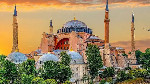 Ayasofya resmen ibadete açıldı