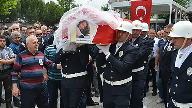 Aybüke öğretmen son yolculuğuna uğurlandı